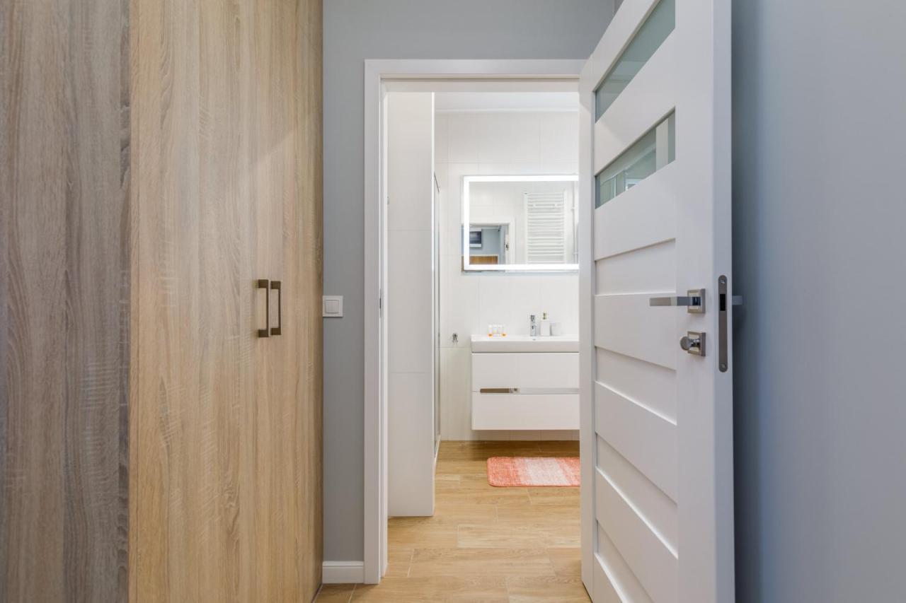 Apartment Rybacka With Parking&Balcony By Noclegi Renters Miedzywodzie Bagian luar foto